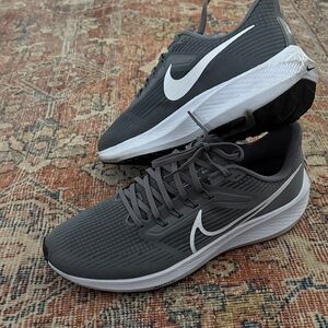 Nike Pegasus 40 Charcoal and White Athletic Sneakers
